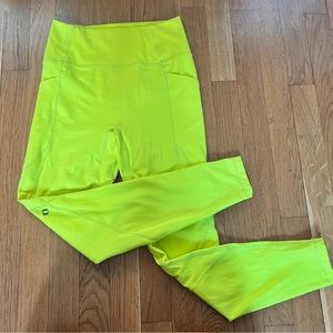bandier Le Ore Lucca high rise pocket legging. Highlighter. Size small.